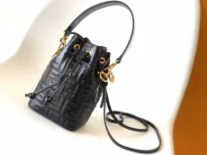 フェンディバッグ FENDI2022新作 モントレゾール ミニバケットバッグ