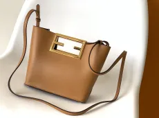 フェンディバッグ FENDI2022の新作Wayバッグ