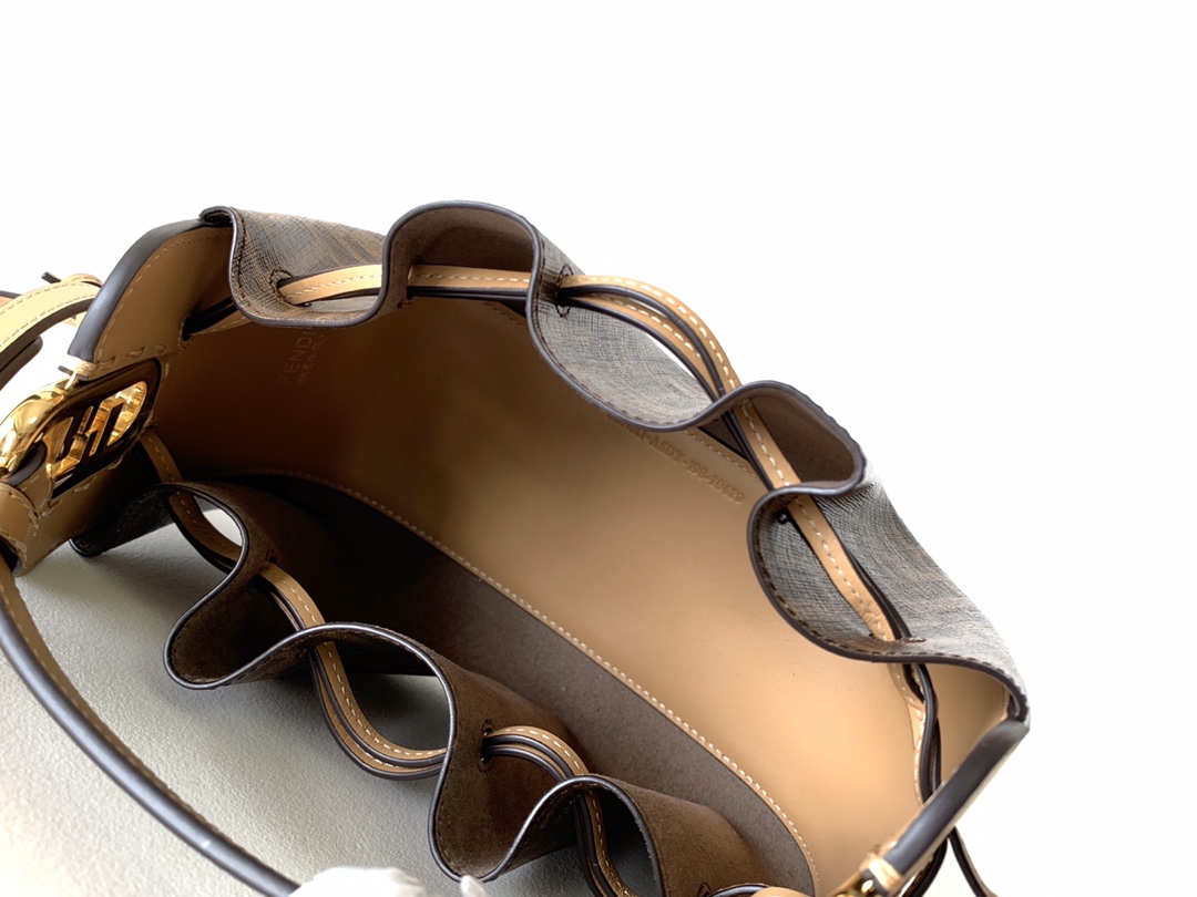 フェンディバッグ FENDI2022新作ミニハンドバッグ