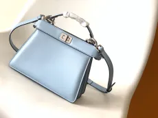 フェンディバッグ FENDI2022新作 Iconic Peekaboo ISeeU ミニ ハンドバッグ