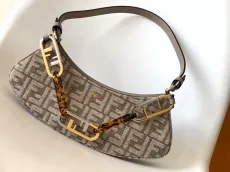 フェンディバッグ FENDI2022 新作 O'Lock Swing ハンドバッグ