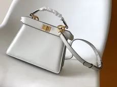 フェンディバッグ FENDI2022新作 Iconic Peekaboo ISeeU ミニ ハンドバッグ