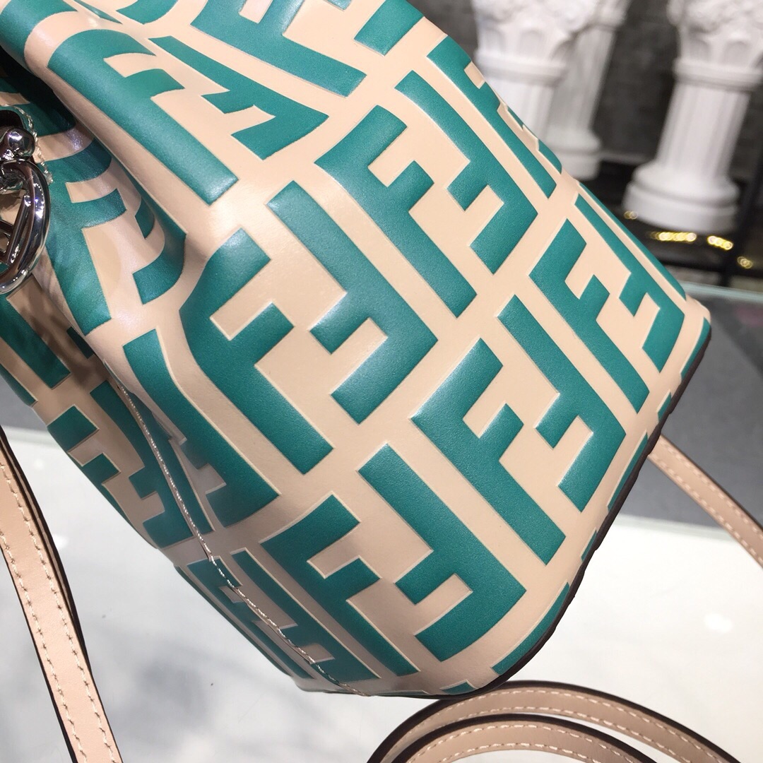 フェンディバッグ FENDI2022新作 モントレゾール ミニバケットバッグ
