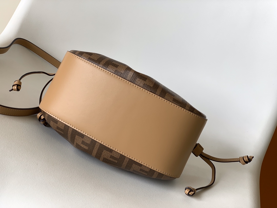 フェンディバッグ FENDI2022新作ミニハンドバッグ