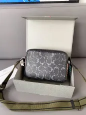 コーチバッグ COACH2022新作メッセンジャーバッグ