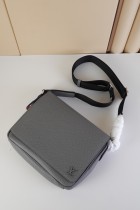 ルイヴィトンバッグ LOUIS VUITTON 2022 新作 DISTRICT メッセンジャーバッグ M30850