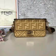フェンディバッグ FENDI2022新作バゲットメッセンジャーバッグ