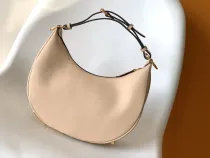 フェンディバッグ FENDI2022の新作グラフィティハンドバッグ