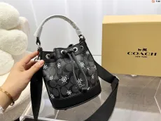 コーチバッグ COACH2022新作バケットバッグ