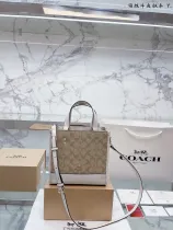 コーチバッグ COACH2022新作ハンドバッグ
