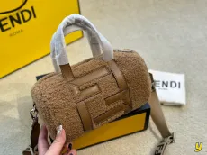 フェンディバッグFENDI 2022新作 レトロ ぬいぐるみ キャンバス ピローバッグ