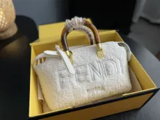 フェンディバッグFENDI 2022年新作 ラムウール トータスシェル ハンドバッグ