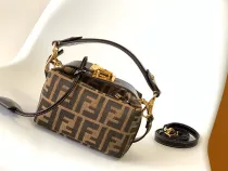 フェンディバッグFENDI 2022年新作 中古 ランチボックス 3826