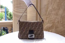 フェンディバッグFENDI 2022年新作 メディバルバゲットバッグ 3803