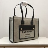 バーバリーバッグBURBERRY 2022新作 スモール ツーカラー キャンバス＆レザー トートバッグ