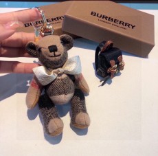 バーバリーキーホルダーBURBERRY 2024新作 セーター テディベア キーホルダー ペンダント