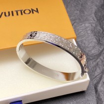 ルイヴィトンブレスレットLOUIS VUITTON 2022新作 両サイドにダイヤモンドを散りばめたロゴ刻印ブレスレット