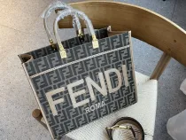 フェンディバッグFENDI 2023新作 レジンハンドル トートバッグ