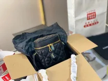 サンローランバッグYves Saint Laurent 2022新作 レザー コスメティックバッグ