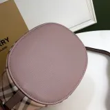 バーバリーバッグBURBERRY 2023新作 クロスボディ バケットバッグ