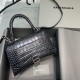 バーバリーバッグBURBERRY 2023新作 スモールクロコダイル カーボンブラック 砂時計バッグ