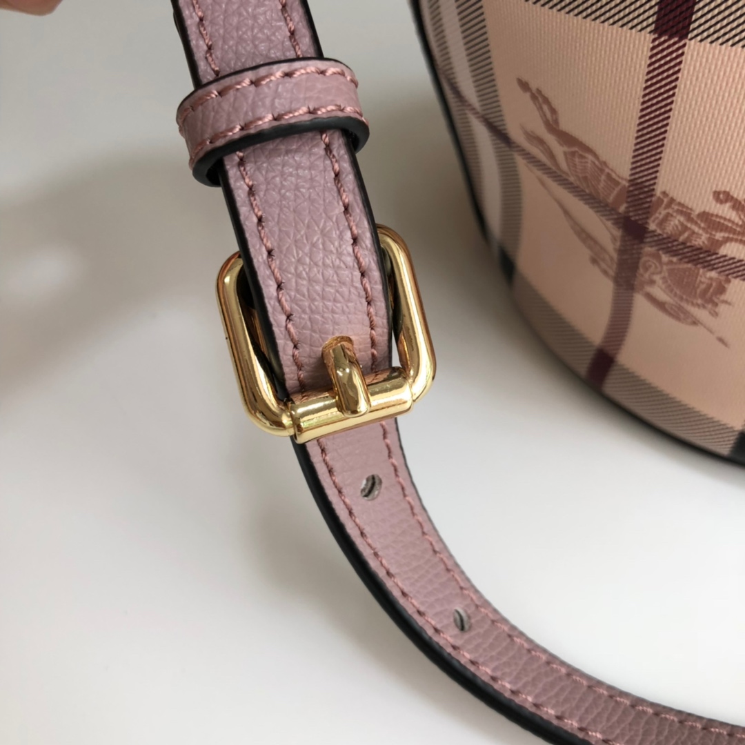 バーバリーバッグBURBERRY 2023新作 クロスボディ バケットバッグ