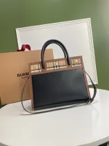 バーバリーバッグBURBERRY 2023新作 テイラー ハンドバッグ