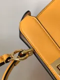 フェンディバッグFENDI 2023新作 小さめ ハンドバッグ