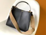 フェンディバッグFENDI 2023新作 スモール ハンドバッグ