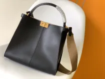 フェンディバッグFENDI 2023新作 スモール ハンドバッグ