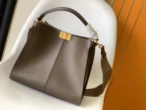 フェンディバッグFENDI 2023新作 スモール ハンドバッグ
