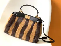 フェンディバッグFENDI 2023新作 メッセンジャーバッグ