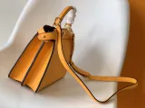 フェンディバッグFENDI 2023新作 小さめ ハンドバッグ