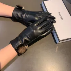 シャネル手袋CHANEL 2023新作 タッチスクリーン フォックスファー ボール ペンダント ダイヤモンド ダブルC シープスキン グローブ