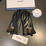 シャネル手袋CHANEL 2023新作 タッチスクリーン フォックスファー ボール ペンダント ダイヤモンド ダブルC シープスキン グローブ