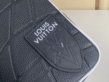ルイヴィトンバッグLOUIS VUITTON 2023新作 ドップキット ワールドカップシリーズ コスメティックバッグ m81849 ブラック 文字型押し