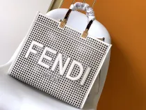 フェンディバッグFENDI 2023新作 中空 ハンドバッグ ミディアム
