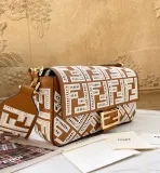 フェンディバッグFENDI 2023新作 ミディアム FF 中空刺繍 バゲットバッグ