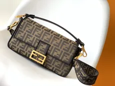 フェンディバッグFENDI 2023新作 ミディアム ハンドバッグ