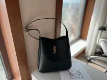 サンローランバッグYves Saint Laurent 2023新作 アンダーアームバッグ