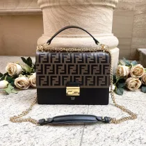 フェンディバッグFENDI 2023新作 カンシリーズ フリップ ミディアム ハンドバッグ