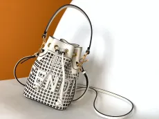 フェンディバッグFENDI 2023新作 バケットバッグ