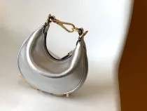 フェンディバッグFENDI 2023新作 フェンディグラフィー アンダーアームバッグ