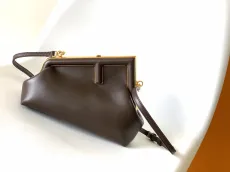 フェンディバッグFENDI 2023新作 ファーストスモールハンドバッグ