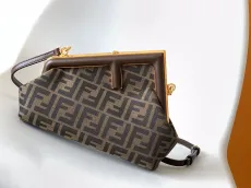 フェンディバッグFENDI 2023新作 ファースト 小さめ ファブリック ハンドバッグ