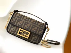 フェンディバッグFENDI 2023新作 バゲット スモール ハンドバッグ