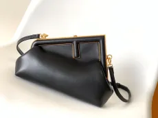 フェンディバッグFENDI 2023新作 ファーストスモールハンドバッグ