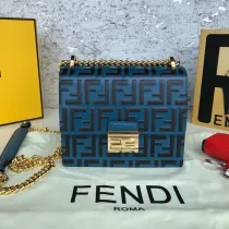 フェンディバッグFENDI 2023新作 カンシリーズ フリップ スモール ハンドバッグ