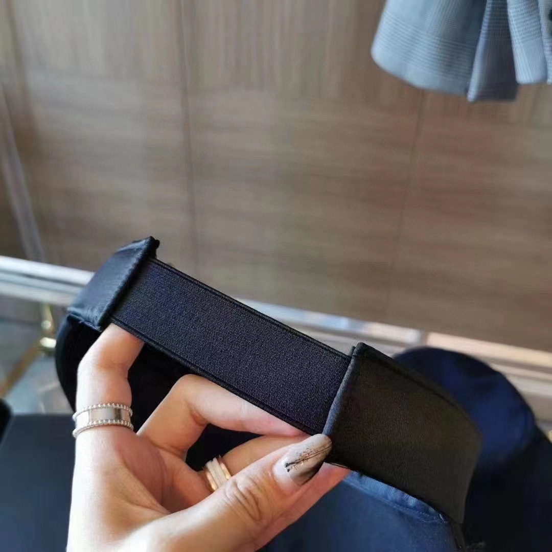 プラダ帽子PRADA 2023新作 エンプティ ピークド キャップ