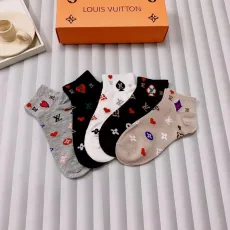 ルイヴィトン靴下LOUIS VUITTON 2023新作 レターロゴ ソックス